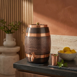 Dispensador de Agua de Cobre Artesanal de Lujo, Jarra Moderna para Cocina, Dispensador de Bebidas con Grifo de Latón y Juego de Vasos - Product Image 1