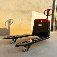 Transpalette Électrique 1500 kg - Équipement de Manutention Entièrement Électrique & Chariot Élévateur à Palettes Hauteur de Levage 80 mm Roues PU Utilisation Extérieure