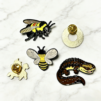 Pins de revers en métal plaqué sur mesure avec impression typographique, forme personnalisable pour vêtements et cadeaux