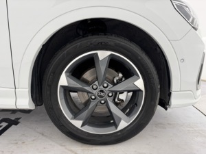 รถยนต์มือสอง ปี 2019 <span class=keywords><strong>Audi</strong></span> <span class=keywords><strong>Q3</strong></span> 40 TFSI Sportback <span class=keywords><strong>S</strong></span>-<span class=keywords><strong>line</strong></span> SUV พร้อมห้องโดยสารแบบ Virtual Cockpit และหลังคา Panoramic Sunroof พร้อมส่งออก มีสินค้าในสต็อก - Product Image 6