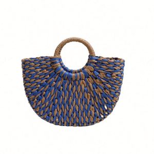 Panier de plage demi-rond en paille pour femme 2024, nouveau modèle en rotin tressé avec pompons, idéal pour les vacances à la plage - Product Image 1