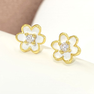 Fashion Women's Cute <b>Small</b> Dainty <b>Stud</b> Earrings Minimalist Jewelry Korean 18K Gold Plated Daisy Flower Enamel Earrings - Product Image 4