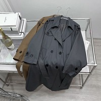 Nouvelle Collection Automne 2026 – Manteau Trench Croisé pour Femme, Col Large Cranté, Épaulettes, Ceinture, Longueur Midi, Camel et Gris, Classique et Élégant