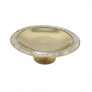 ขาตั้งขนมหวานทรงกลมแบบตอกลายทองเหลือง พร้อมขอบมุก ราคาถูกที่สุด - Product Image 1