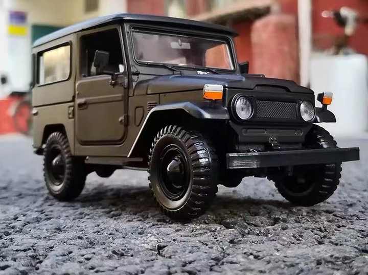 MODELL 1 24 Toyota Land Cruiser Fj40 Offen Rot Motormax 79330