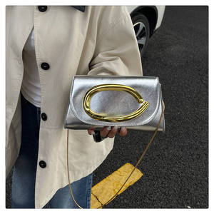 Sac <span class=keywords><strong>de</strong></span> soirée <span class=keywords><strong>de</strong></span> luxe pour femme, bandoulière chaîne, nouvelle tendance, poignée métallique, coque en polyester, pour fête, dîner, banquet, mariage - Product Image 2