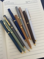 Stylo bille en plastique de 0,7 mm avec logo personnalisé imprimé pour l'écriture, les conférences, les écoles, les expositions, les bureaux, les signatures professionnelles, les cadeaux