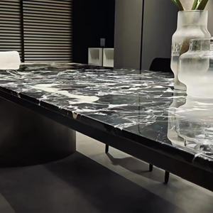 Plans de travail de cuisine en marbre naturel Calacatta personnalisables et économiques avec mobilier - Product Image 1