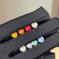 Pendientes de botón con parte trasera plana de circonita cúbica (CZ) en forma de corazón de fuegos artificiales coloridos, pulidos a espejo plateado, hipoalergénicos, para piercing de cartílago, joyería unisex, regalo
