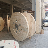 Bobine de câble électrique vide en bois robuste sur mesure pour usine