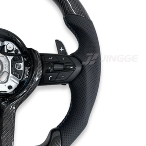 Volant chauffant à vibrations en fibre de carbone pour BMW Série F (F30 F10 F32 F20 F36 F22 M4 F82 X5 F15 F80 M3 E90 E70) - Product Image 6