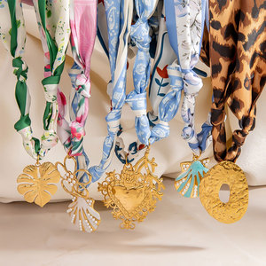 สร้อยคอแฟชั่นฤดูร้อนแบบหนา สร้อยคอผ้าพันคอฮาวายหลากสี ชุบทอง 14k 18k PVD  สแตนเลส 316L สำหรับผู้หญิง - Product Image 1