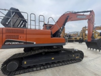 Excavadora Usada DOOSAN DX300 de Alto Rendimiento y Resistencia para Cargar Agregados Pesados en Camiones Volquete Articulados en Minas