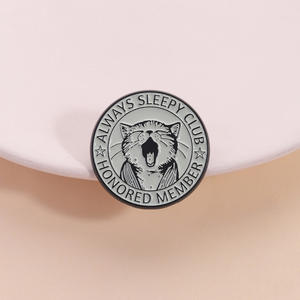 شارة معدنية مطلية بالمينا مخصصة وشعار بتصميم رسوم متحركة عصرية إبداعية كتذكار للهدايا الترويجية - Product Image 6