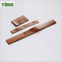 Étiquettes en cuir personnalisées avec techniques de gaufrage/découpure, designs écologiques sur mesure, découpe droite pliée pour vêtements et chaussures - Marque OEM