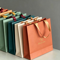 Tas Kertas Putih Daur Ulang Merek Kustom Permukaan Matte Mewah Ringan Kapasitas Maksimal 6-9kg untuk Parfum Pakaian Hadiah Keranjang Hadiah