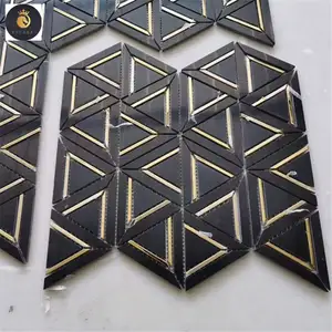 Mosaico de mármore em latão preto e dourado personalizado