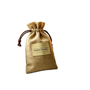 Pochette en coton naturel recyclé, lin et jute pour cadeau, petit sac à cordon pour bijoux avec patch logo - Product Image 1
