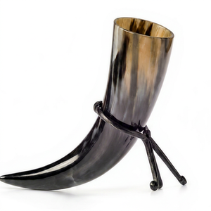 Ensemble cadeau de cornes à boire en corne de buffle faites à la main avec support métallique et porte-corne en cuir, articles de bar rustiques de style viking, objets de collection - Product Image 1