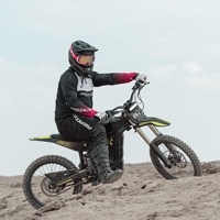 Bicicleta Eléctrica con Batería de Litio de 72V 40Ah, Celdas Samsung 21700, Alcance Máximo de 120 km, Carga Rápida de 4 Horas, 17KW, 500N.m, 95km/h, Resistente al Agua IP65