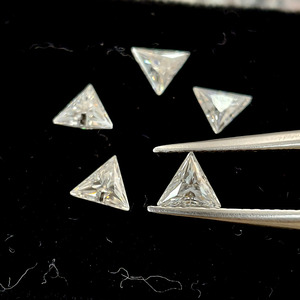 Moissanite synthétique de couleur blanche DE, taille triangle, créée en laboratoire, pierre non montée pour la fabrication de bijoux - Product Image 1