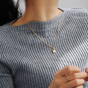 Collar Minimalista con Cierre para Mujer, Chapado en Oro de 18K, Cadena con Colgante, Joyería Elegante para Clavícula, Accesorio de Moda Único y Moderno - Product Image 3