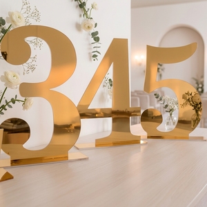 Decorazioni per Feste: Numero in Acrilico Dorato a Specchio da 3ft e 4ft per Decorazioni di Compleanno 30, 40, 50, 60 Anni - Product Image 2