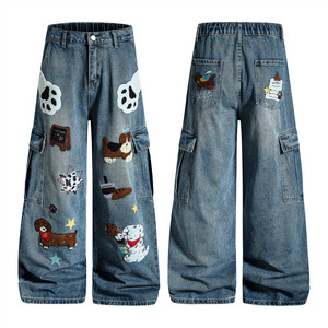 Pantalon <span class=keywords><strong>de</strong></span> <span class=keywords><strong>travail</strong></span> pour homme en denim brodé, taille mi-haute, coupe large, style streetwear décontracté, avec imprimé cartoon, tissé, style industriel lourd, ODM, pour l'hiver - Product Image 1