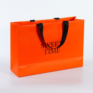 ถุงของขวัญสุดหรูสำหรับ<span class=keywords><strong>ร้าน</strong></span>ขายเสื้อผ้า พิมพ์โลโก้ตามสั่ง ปั๊มฟอยล์สีแดงทอง  กระดาษเคลือบด้าน  ปรับแต่งได้ - Product Image 2