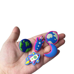 Nouveau modèle en gros dessin animé <span class=keywords><strong>alien</strong></span> univers série chaussure décoration conception personnalisée pvc chaussure bracelet décoratif chaussures accessoires - Product Image 3