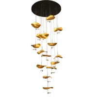 Projet personnalisé Grand lustre à fleurs en cuivre Forge Suspension Décoration intérieure Hôtel de luxe en or Suspension d'escalier