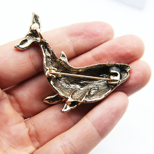 高品质男女鲸鱼形钻石时尚胸针，适用于服装配饰 - Product Image 4