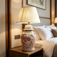 Lampe classique de style chinoiserie à motif d'arbre rouge, base en porcelaine de type pot à gingembre pour la décoration de table de chevet de chambre à coucher