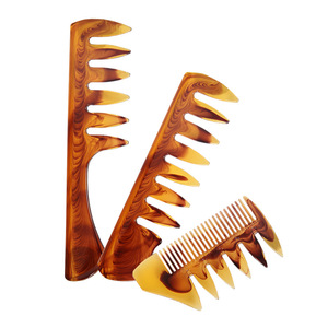 Peine de Estilismo para Hombre Amber, Peine de Dientes Anchos para Peinar el Cabello en Salón - Product Image 4