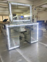 Meuble de Maquillage LED Style Salon avec Haut-Parleur Bluetooth Intégré et Meuble de Rangement Multi-Tiroirs – Offre Spéciale