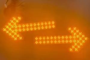 Segnale Stradale a Freccia LED Lampeggiante Giallo di Alta Qualità 600mm - Product Image 5