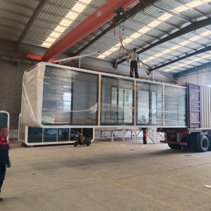 Maison conteneur en acier de type capsule Apple, panneau sandwich, design moderne du milieu du siècle, taille 20 pieds/40 pieds, structure respirante, rapide - Product Image 2