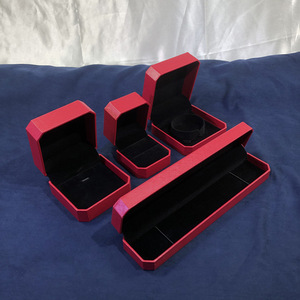 Màu đỏ rô Octagon hộp đồ trang sức vàng đóng gói lớn Vòng đeo tay mề đay - Product Image 3