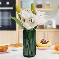 Vases décoratifs en verre vert épaissi Vente en gros Bureau intérieur Bureau Table à manger Accessoires d'étagère Bouteilles d'intérieur élégantes