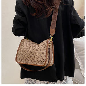 Nuevo Bolso Tote Retro de Punto con Bordado Impermeable y Correa Ancha para Hombro, Bolso Bandolera y Bolso de Axila con Diseño Floral Vintage - Product Image 2