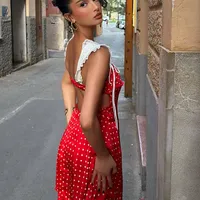 Robe trapèze rouge en satin à pois avec bretelles en dentelle et dos nu pour événements estivaux – Service OEM/ODM en gros