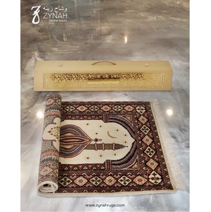 Alfombra de Oración de Lana de Lujo con Diseño Único y Etéreo, Sajjadah Islámica Hecha a Mano, Alfombra Musulmana Janamaz Lavable con Diseño Floral, al Mejor Precio - Product Image 1