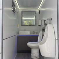 Toilettes portables modernes personnalisées, remorque de luxe mobile durable pour camping extérieur, remorque sanitaire, remorque WC