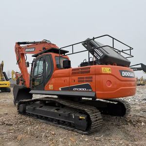 High Quality <b>Second</b> <b>Hand</b> DOOSAN 300 Hydraulic Excavator Construction Digger - Product Image 1