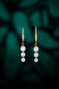 Élégantes boucles d'oreilles clous en or blanc massif 18 carats avec diamant de laboratoire taille poire de 0,96 ct |   Diamant de laboratoire de taille poire certifié IGI - Product Image 2