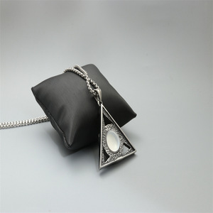 Collier pendentif Sharingan en acier inoxydable, forme pyramide, bijoux de mode unisexe, cadeau - Product Image 4