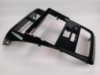 Kit de garniture de panneau de navigation automobile, style fibre de carbone noir brillant, adapté aux systèmes GPS de voiture Toyota Avanza 2019-2021
