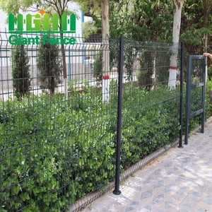 <span class=keywords><strong>Design</strong></span> moderne Clôture 3D pour jardin extérieur Panneau de treillis métallique soudé incurvé Portes d'allée à cadre en fer pour la sécurité à la maison