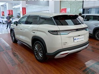 BYD Song Ultra EV 2026, édition Surpass, charge rapide, moteur 240 kW, empattement 2840 mm, 5 places, SUV familial