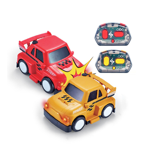 Coche de juguete RC con control remoto personalizado para niños, 2.4G, con pulverizador de niebla, para 2 jugadores, con luces y sonido - Product Image 1